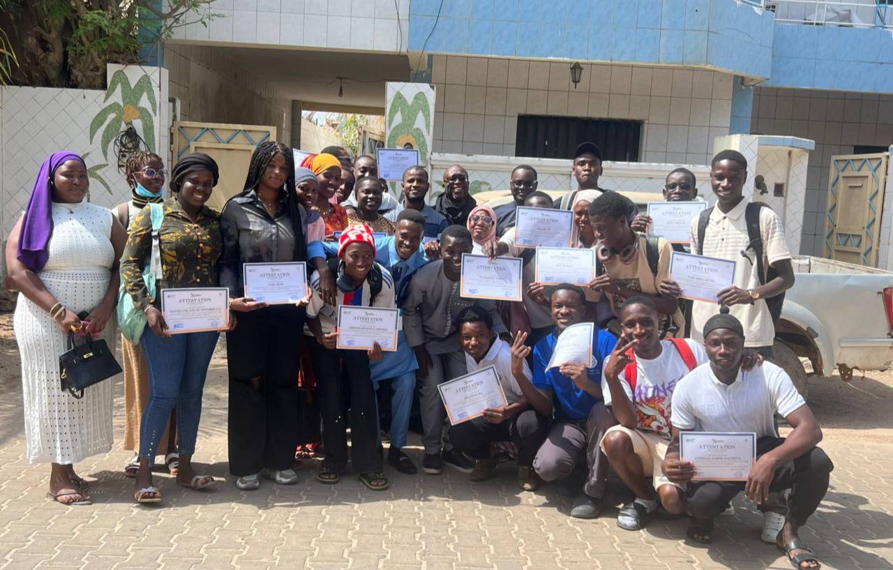 Coach entrepreneuriat Casamance - Étudiants formation Vibe Coding Sénégal